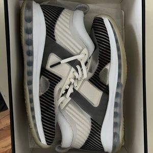 Lebron JE Icon - white and black